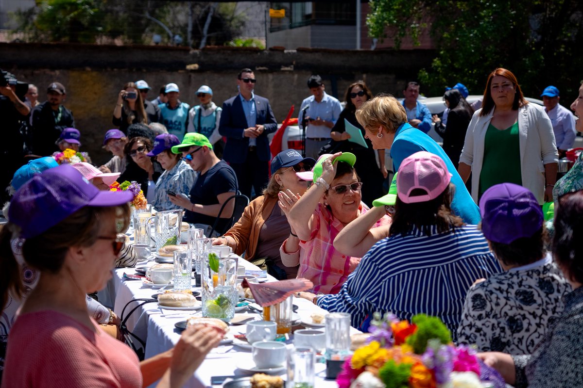 evelynmatthei's tweet image. La PGU es una gran política pública del Presidente Piñera, que llegó para quedarse y ser una gran ayuda para nuestros adultos mayores.

Vamos a protegerla y:
✅Subiremos a $300 mil el apoyo a quienes más lo necesitan.
✅Triplicaremos el monto para las cuidadoras.

Agradezco a…