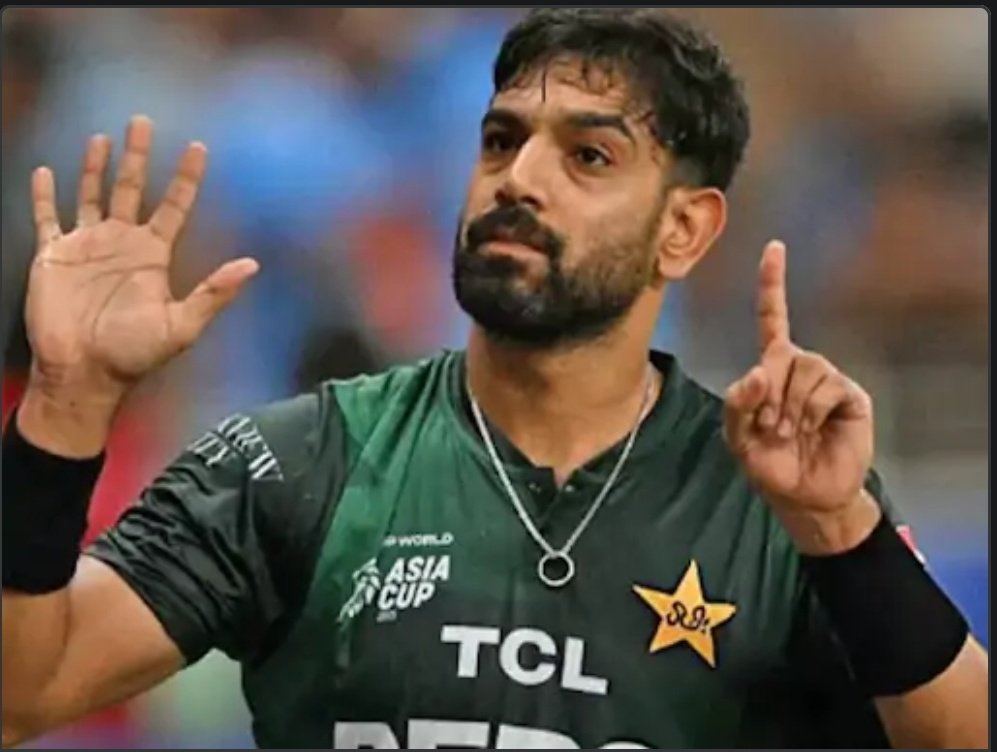 Breaming News:🔊

इस वक्त की सबसे बड़ी खबर एशिया कप में फाइटर जेट गिराने का इशारा करने वाले पाकिस्तानी तेज गेंदबाज  Harish Rauf पर ICC ने लगाया 2 मैचों का बैन।

आपको पता ही होगा फाइनल में भारत ने पाकिस्तान को 5 विकेट से हराकर एशिया कप जीती थी। जीत के बाद भारतीय खिलाड़ियों ने ACC