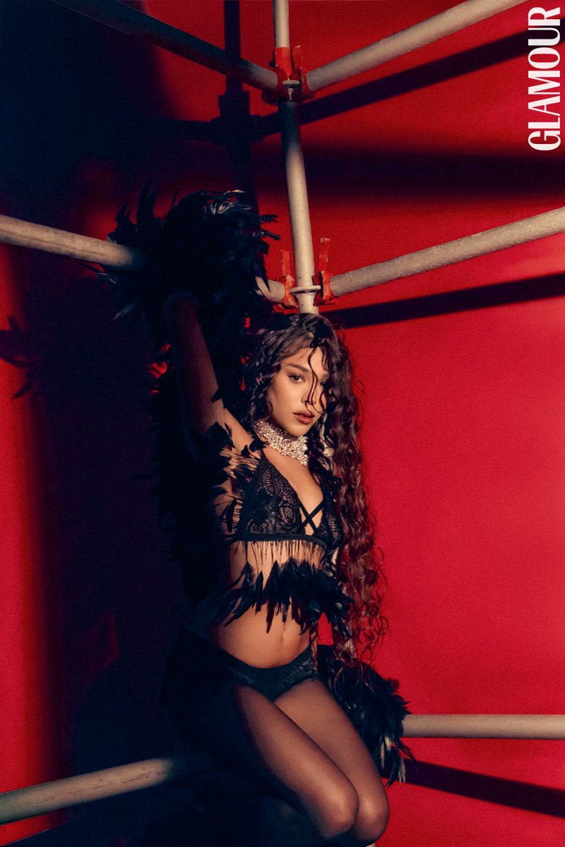 "Por más de que haya gente que me haya traicionado, decepcionado o querido hundir emocionalmente, no voy a permitir que eso me detenga a seguir en la vida”. 

— Danna para la Revista Glamour