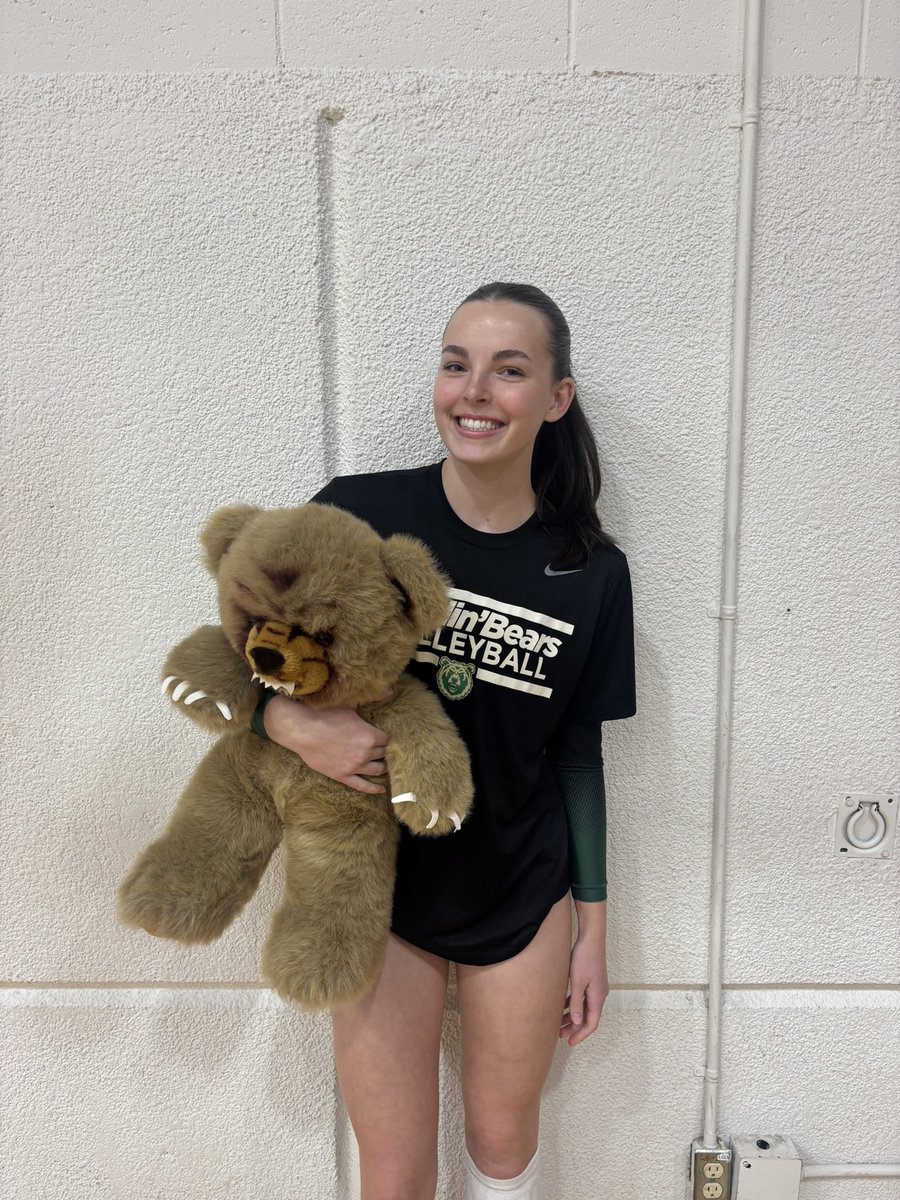 After Friday’s night vs. Montana Tech Mr. Claws was awarded to Kait! Kait had a great offensive night and transitioned tirelessly to always be an option. Her leadership shined on Friday night! We are so proud of you, Kait! 

#gobears #mrclaws