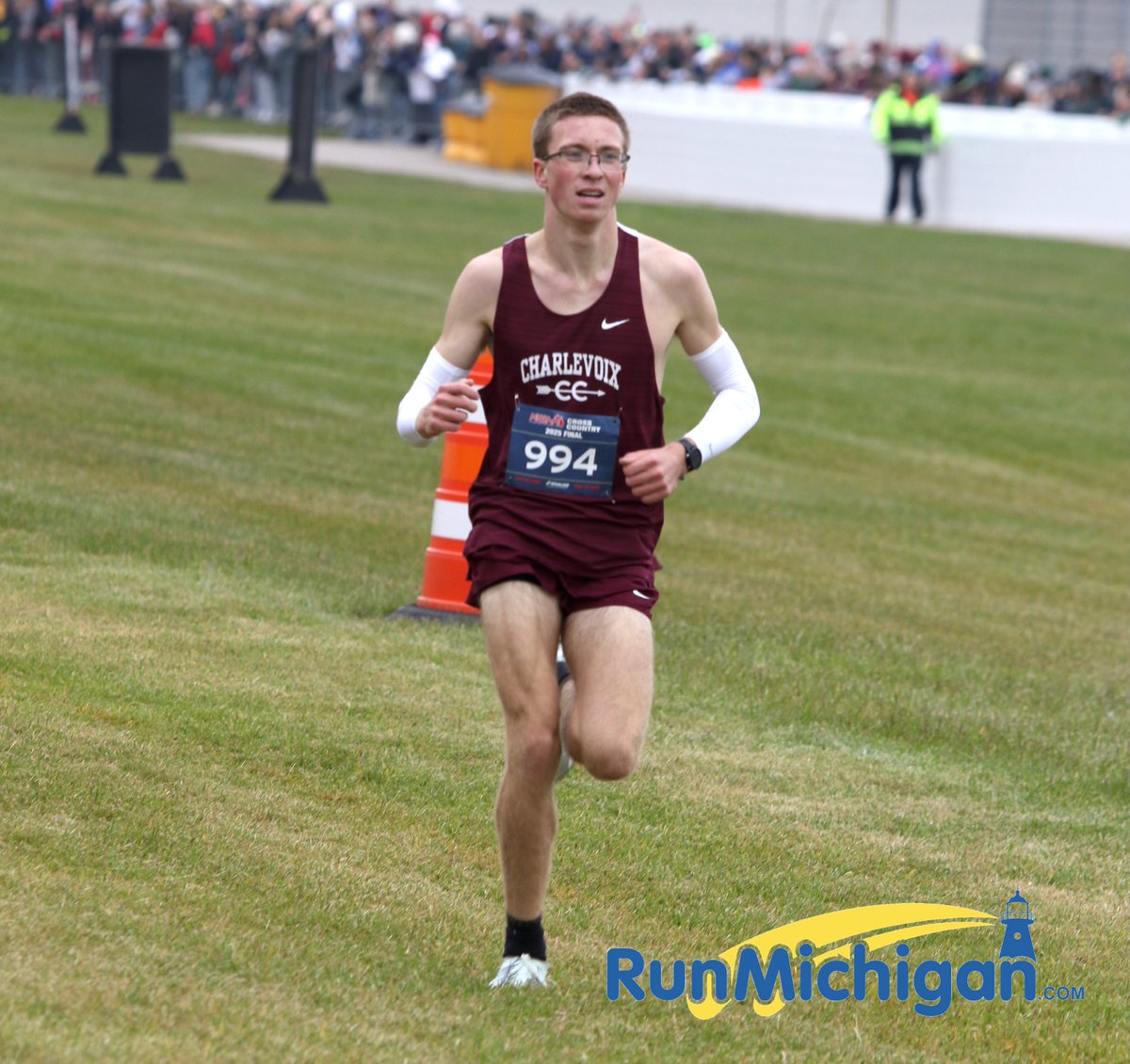 Congratulations to the 2025 MHSAA LP Cross Country Finals Boy's D3 Champion Hunter Eaton of Charlevoix. Check out the interview runmichigan.com/view.php?id=39…, photos runmichigan.com/view.php?id=39… and results runmichigan.com/view.php?id=39…