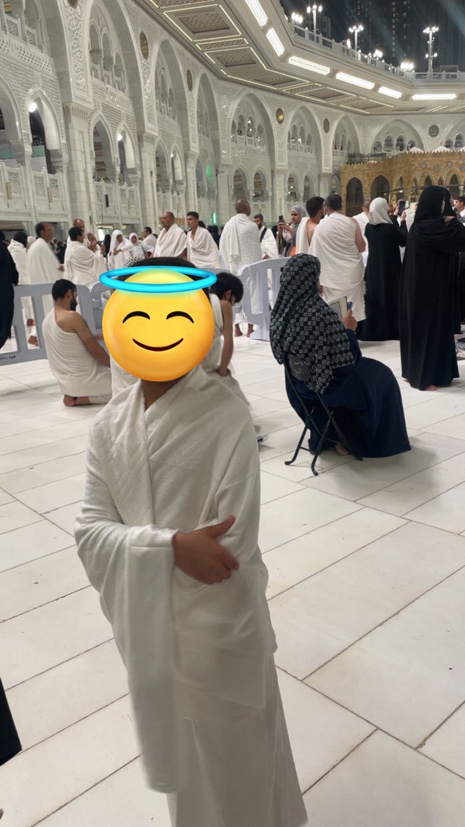 #امن_الحرم_خط_احمر الله يحفظ العسكر مب مقصرين مع جميع الجنسيات والثقافات المتعددة ( الفضولي ) محتاج قرصة وسنع 
سنوياً نعتمر ما شفنا غير بياض ويه واخر مره في استراحة العسكر خليت عيالي عندهم واعتمرت واللهم لك الحمد الله يحفظ المملكة من المتطفلين 🙏