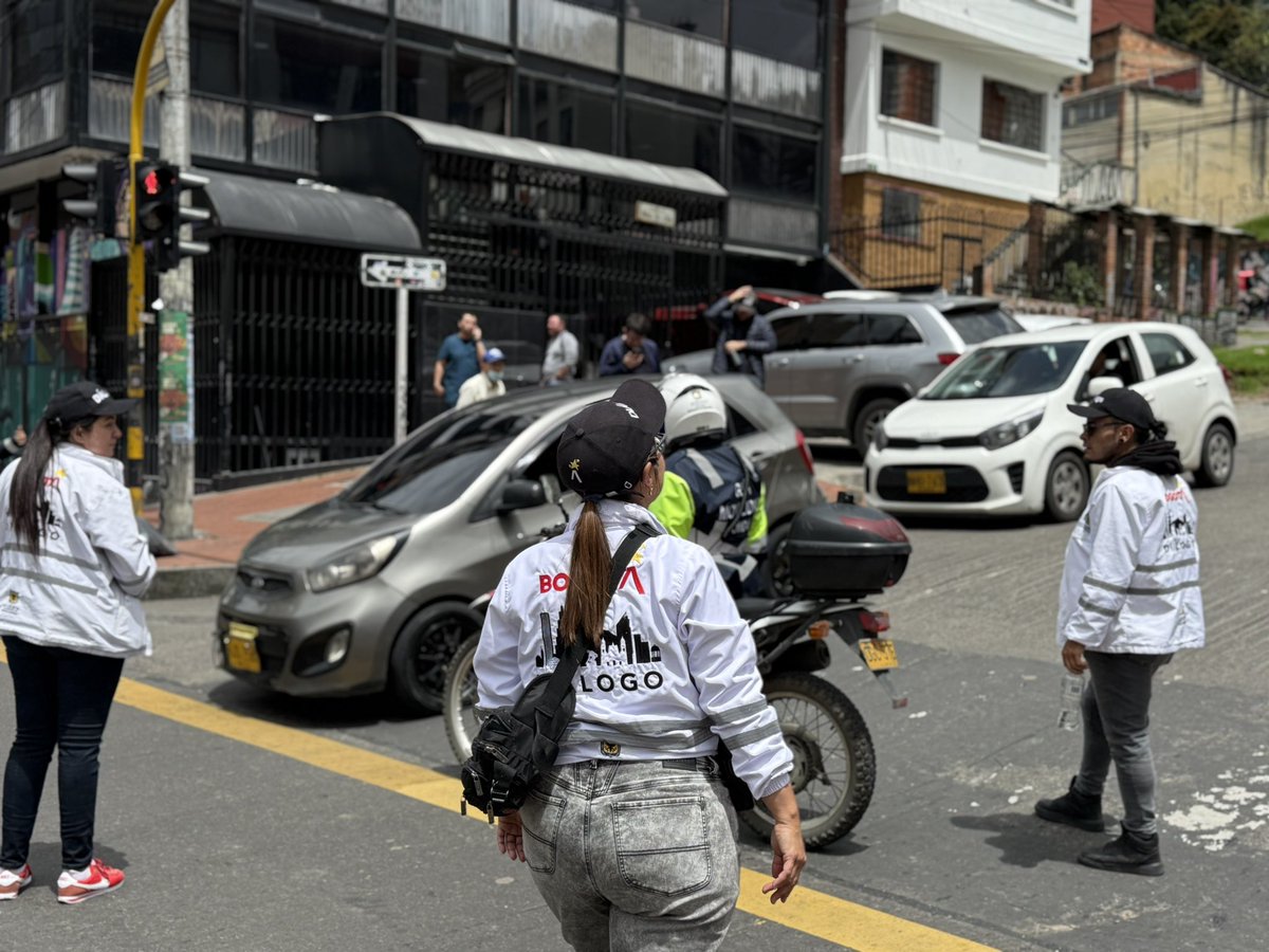 #Crónica 🟡🔴 El arte de escuchar en una ciudad que grita.

Esta es una historia sobre el poder de la escucha y el diálogo en Bogotá. Crónica desde el corazón de una protesta.

📲 gobiernobogota.gov.co/noticias/el-ar…