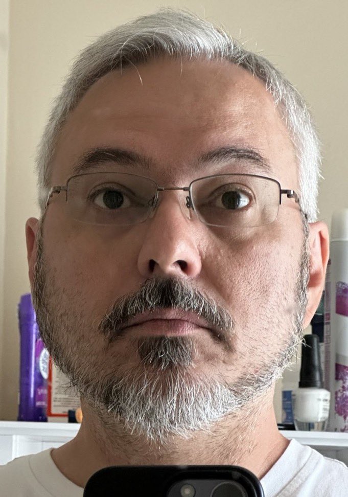 siscostwo's tweet image. Fuck off old man 🤣