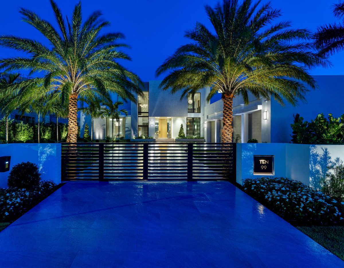 BRENNERARCHGROU's tweet image. What does your dream home look like under a starlit sky? We can’t wait to hear your visions!

📞 561-241-6736 | ✉️ info@brennerarchgroup.com  
#LuxuryDesign #CustomArchitecture #BrennerArchitecture #DreamHome #ArchitecturalDesign