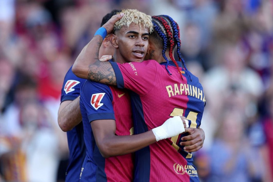 Somhiseremfcb's tweet image. 🗣️Raphinha: &quot;¿Rivalidad con Lamine Yamal? Jamás. Esa rivalidad simplemente no existe. Lo que realmente existe entre nosotros es un deseo mutuo de rendir al máximo, de motivarnos mutuamente y de ayudar al equipo a triunfar.&quot;

&quot;Nos retamos mutuamente en el campo, pero siempre de…