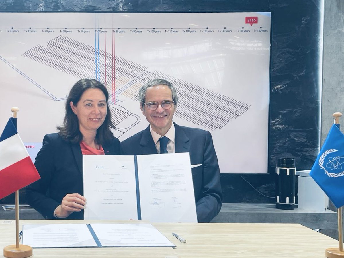 rafaelmgrossi's tweet photo. As nuclear energy expands globally, effective and responsible waste management is more important than ever.

Good meeting with @Andra_France’s Lydie Evrard at @Exhibition_WNE’s #WNE2025, where we signed an agreement to strengthen @IAEAorg–Andra cooperation in this key area. https://t.co/nMskt4G9v0