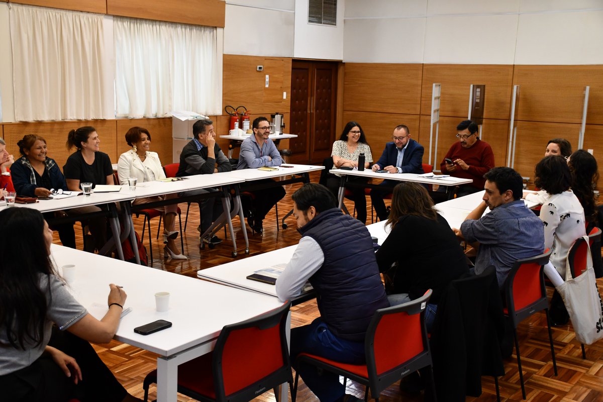 #Hoy se realizó la 4a mesa 2025 de la Unidad de Migración de la <a href="/inddhhuy/">INDDHH y Defensoría del Pueblo</a>. Se trató el tema de infancia y adolescencia en contexto de movilidad humana. 
Participaron las OSC que habitualmente asisten y se sumaron autoridades de <a href="/midesuy/">Ministerio de Desarrollo Social</a> <a href="/inau_oficial/">INAU</a> y <a href="/Minterioruy/">Ministerio del Interior</a> (Migración).