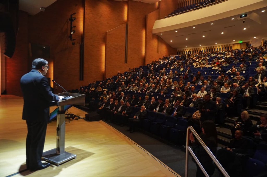 CConstitucional's tweet photo. #Holocausto40años | En el marco de la jornada académica, el presidente de la Corte Jorge Enrique Ibáñez señaló que la toma y retoma del Palacio de Justicia es uno de los hechos más graves y determinantes en la historia judicial de Colombia.
  
1/9 https://t.co/IGNPL8C9fj