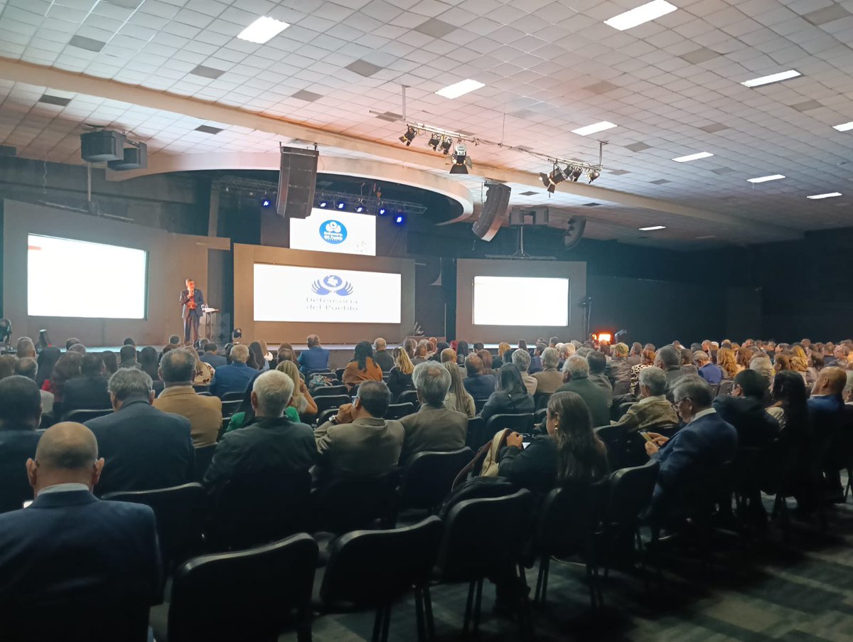 DecastroAlejo's tweet photo. En el Encuentro Regional de Defensores Públicos de Bogotá, compartiendo reflexiones sobre el alcance del contrainterrogatorio y la manera de enfrentar la frecuente objeción “no fue tema del directo”.
Una conversación necesaria sobre técnica, estrategia y derecho a la confrontación.