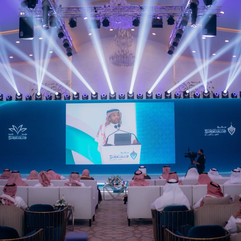 majchaward's tweet photo. أجواء مميزة من حفل إعلان الفائزين بـ جائزة محمد بن عبدالعزيز الجميح لتعزيز القيم،
لحظة توِّج فيها الفائزون بأعمال ومبادرات تركت أثرًا يليق برسالة الجائزة. https://t.co/cub8nTkrVD