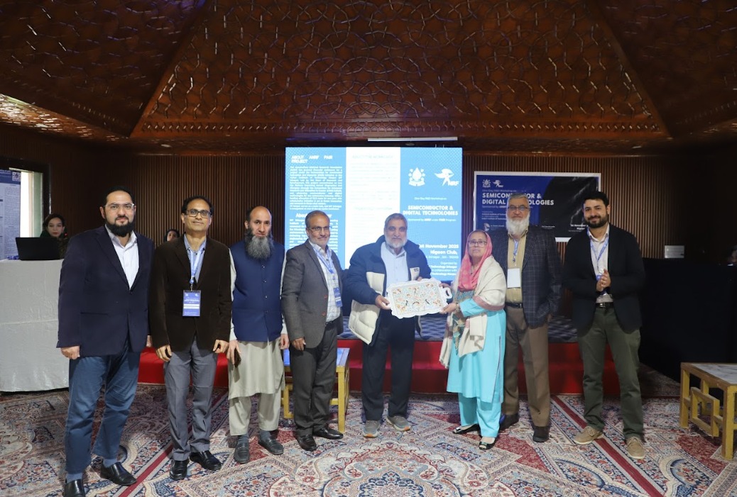 nitsriofficial's tweet image. A vibrant day of ideas and innovation! 🌟
NIT Srinagar hosted a 1-day R&amp;amp;D Workshop on #Semiconductors and #DigitalTechnologies, exploring India’s R&amp;amp;D future with experts from IIT Bombay &amp;amp; IIT Kanpur under the #PAIRNetwork. 🍁

#NITSrinagar #Innovation #ANRF #Research