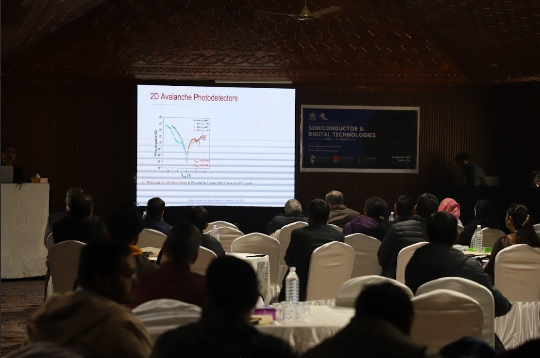 nitsriofficial's tweet image. A vibrant day of ideas and innovation! 🌟
NIT Srinagar hosted a 1-day R&amp;amp;D Workshop on #Semiconductors and #DigitalTechnologies, exploring India’s R&amp;amp;D future with experts from IIT Bombay &amp;amp; IIT Kanpur under the #PAIRNetwork. 🍁

#NITSrinagar #Innovation #ANRF #Research