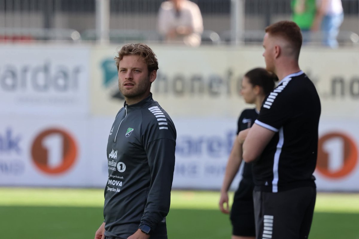 HonefossBK's tweet image. honefossbk.no/a-lag-kvinner/…
Etter fem flotte år i Hønefoss Ballklubb (HBK) takker Martin Lindmark for seg som hovedtrener for klubbens Toppserielag for kvinner. 
#pressemelding #VierHBK