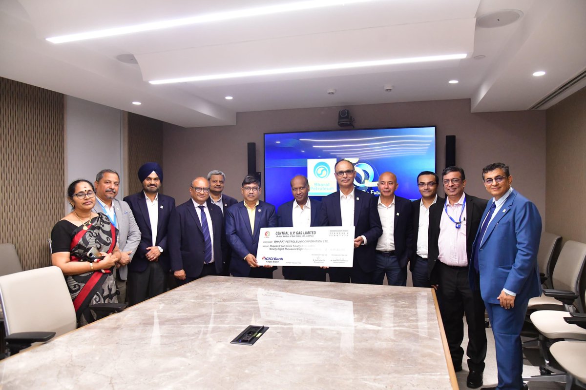 cuglknp's tweet photo. CUGL presented its dividend to promoter @BPCLimited at the Head Office, Mumbai marking our gratitude for BPCL’s enduring support, guidance & collaboration in our growth journey.
#CUGL #BPCL #DividendDistribution https://t.co/GIKueh3kqx