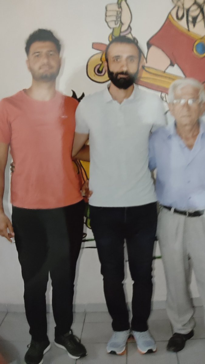 zeynepkaya 
Oğlum bugün 8 . Ayı bitirdi hala silivri zindanında uydurma  dosyalarla tutukladıniz sizde iyi biliyorsunuz bizde iyi biliyoruzki oğlum suçsuz biz zalimin karşısında diz çömeyiz biz pir sultanız biz seyit rızayız     yaşasın özgürlük