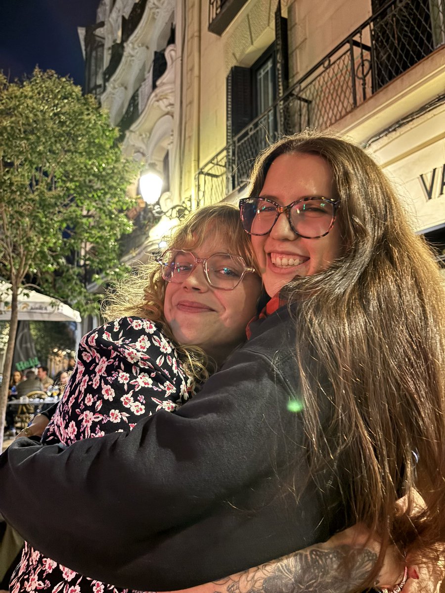 gracias por dejarme ser la mejor versión de mí misma, sois el regalo más bonito que la vida me ha dado
os quiero mis chicas🩵 
<a href="/laraxright/">lara ⭐️</a> <a href="/juanjoxot/">juanjoxot</a> <a href="/white_whitr/">blanca</a>