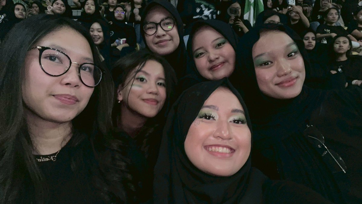 revnclaw's tweet photo. despite all of those conditions, the worst thing that can happen adalah ketika kita tidak ikut pesta rakyat UI β¨ #paradeui https://t.co/prsaDZfm3h