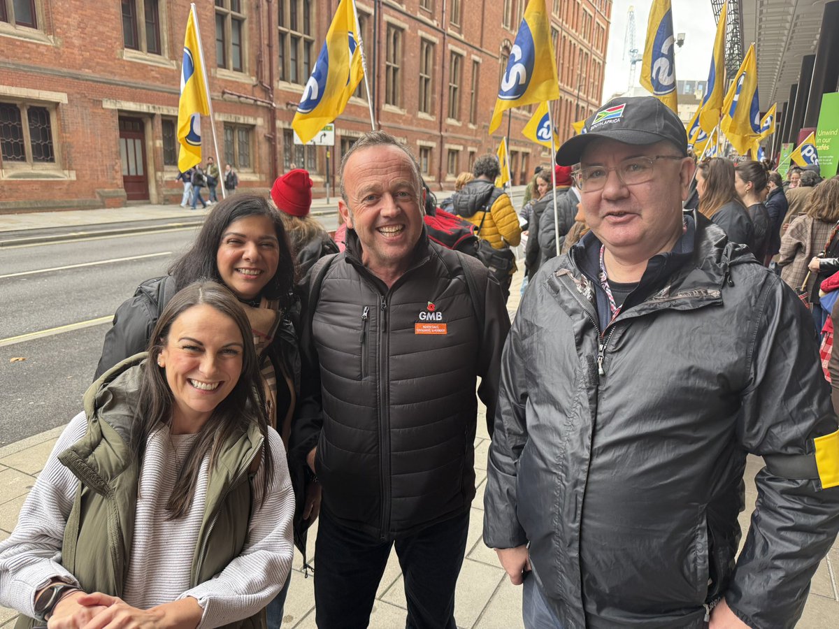 A pleasure to stand in solidarity with PCS members yesterday and show support to our <a href="/BritLibraryPCS/">British Library - PCS</a> colleagues ✊🏽✊🏽✊🏽