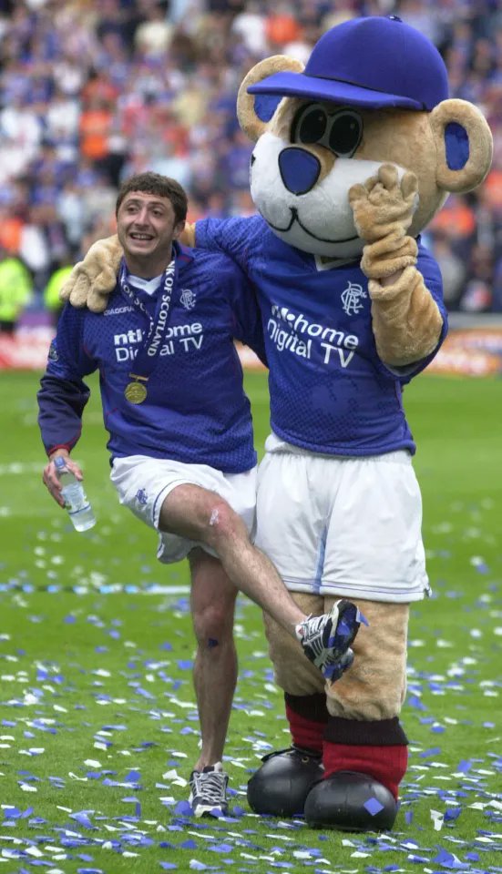 Oggi <a href="/Teleradiostereo/">Tele Radio Stereo 92.7</a> alle 14.30 è intervenuto Shota #Arveladze, ex attaccante dei <a href="/RangersFC/">Rangers Football Club</a> . Il momento nero dei #Gers e la magia di #Ibrox i temi su cui ha insistito. Buon ascolto, a chi va.

#RangersRoma 

open.spotify.com/episode/3UXuWU…