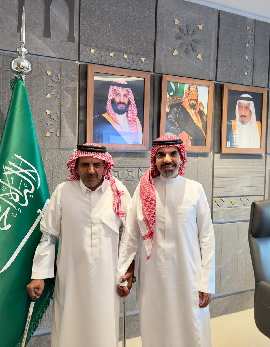fhahd_alharbi's tweet photo. تشرفت اليوم بلقاء معالي المهندس فهد البليهشي @fahadbuliheshi أمين منطقة #المدينة_المنورة، الذي كان وما زال داعمًا ومحفزًا لمسيرة خدمتنا ومسؤوليتنا جميعًا تجاه البيئة في هذه المدينة المباركة🌿.
شكرًا لمعاليه على دعمه المستمر وتشجيعه الدائم للجميع. https://t.co/qVggSZGIR3