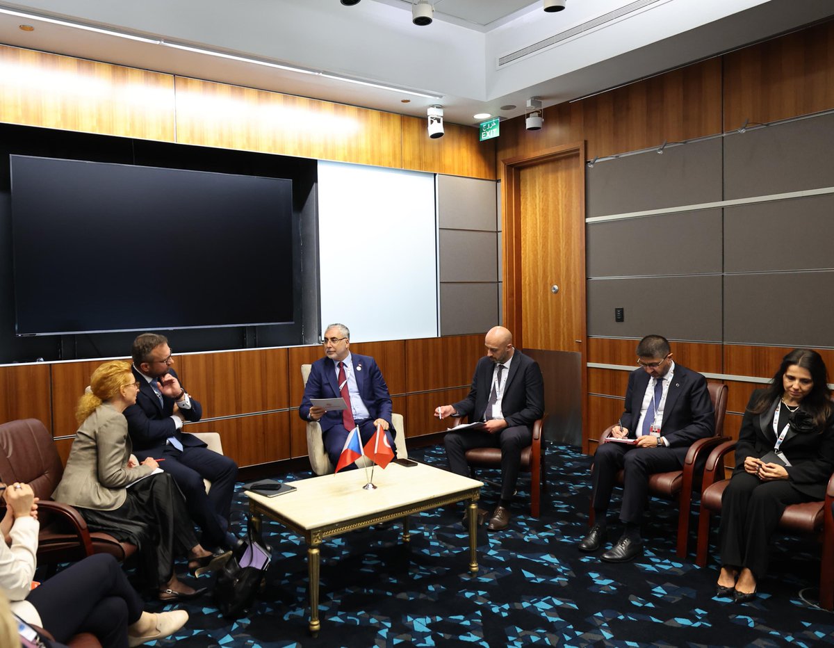 II. Dünya Sosyal Kalkınma Zirvesi vesilesiyle Çek Cumhuriyeti Başbakan Yardımcısı, Çalışma ve Sosyal İşler Bakanı Sayın Marian Jurečka ile heyetlerimizin katılımıyla ikili görüşmemizi gerçekleştirdik.

Çalışma ve sosyal güvenlik alanlarında deneyimlerimizin paylaşılması ve