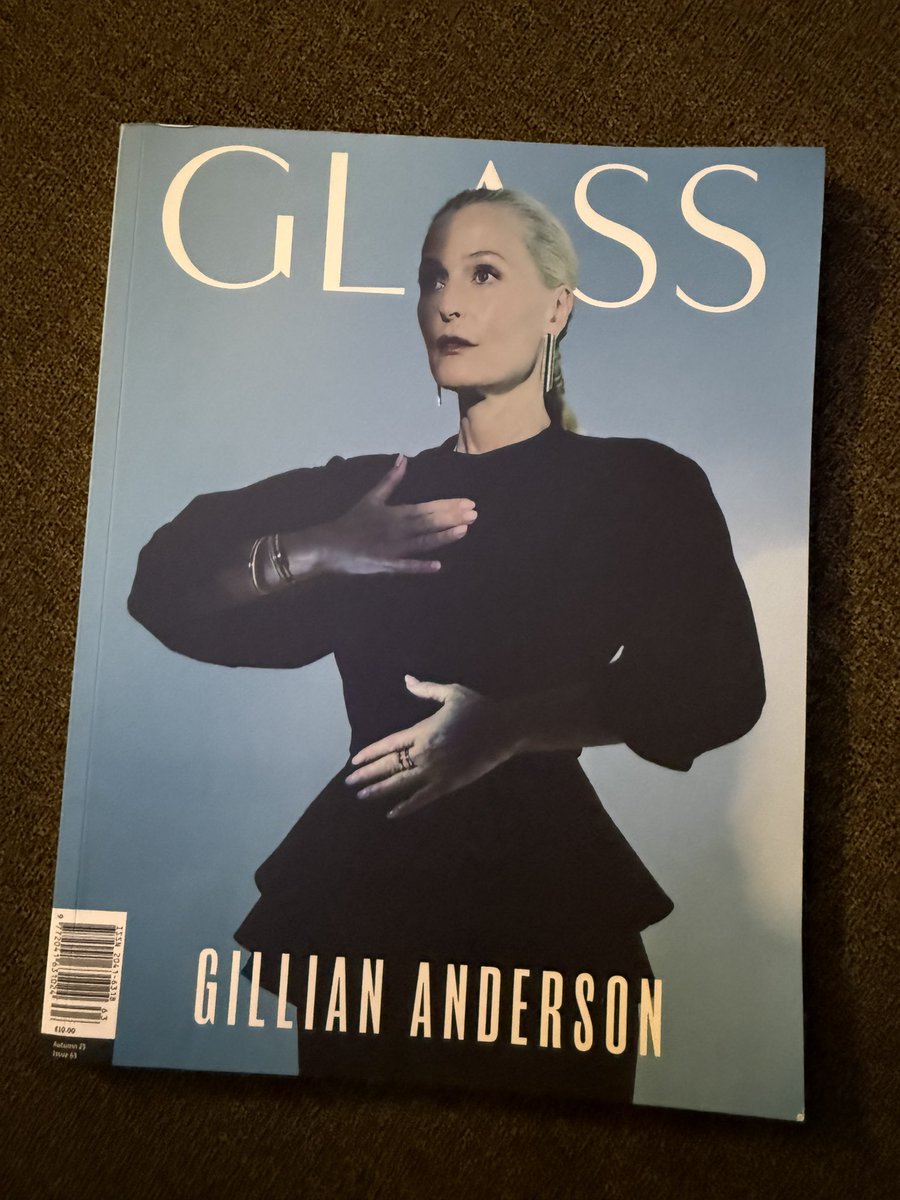 EveScully388's tweet photo. Love coming home to see this being delivered 🥰! #GillianAnderson #Glassmagazine #Glass https://t.co/8ocpPlvxi3