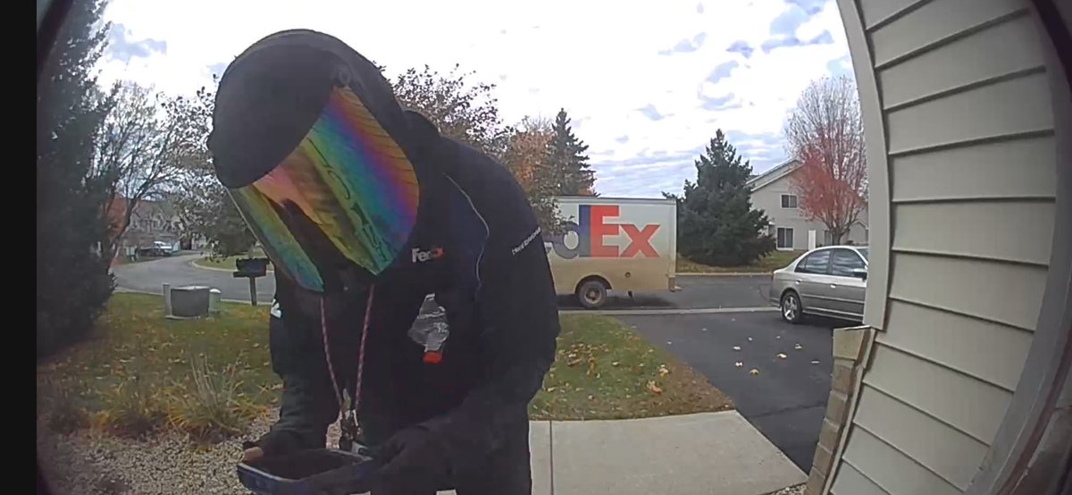 loringe's tweet photo. @FedEx is this dress code allowed for your delivery drivers? As homeowners this is concerning and will only create unneeded risks for your drivers and customers. https://t.co/RQIYqVFPAm