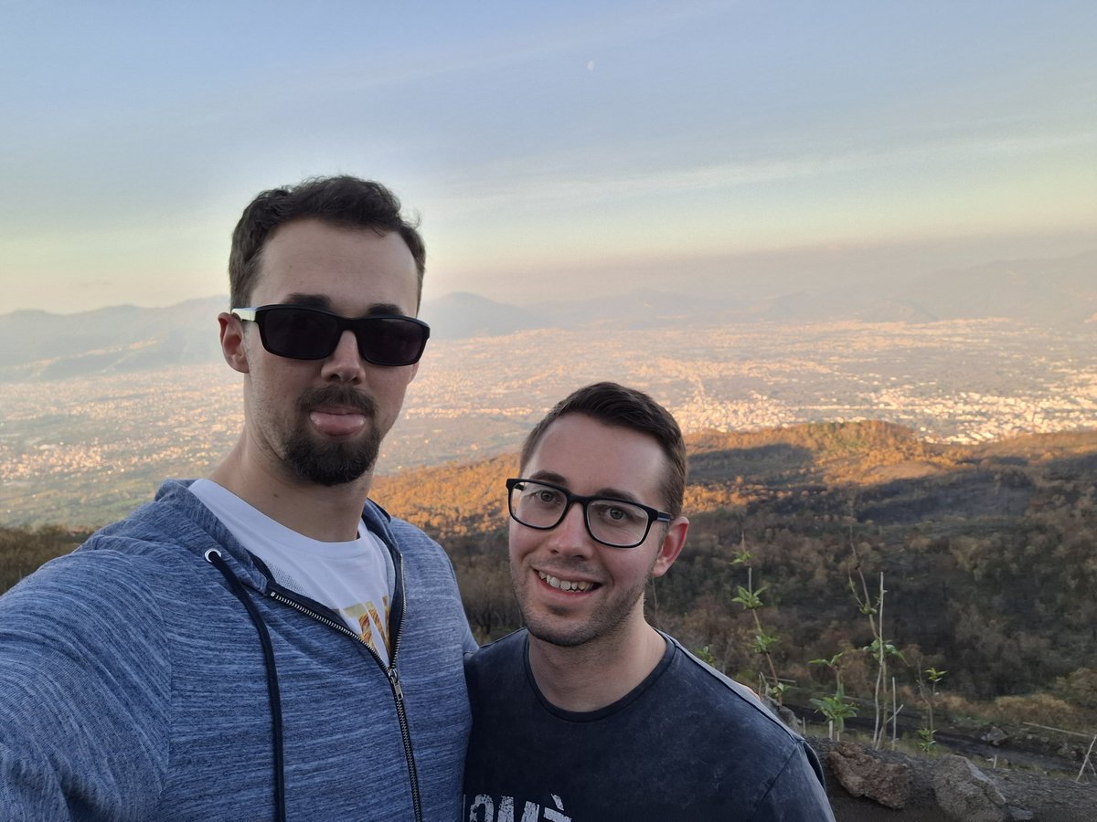 AffinityForCommander tweet media