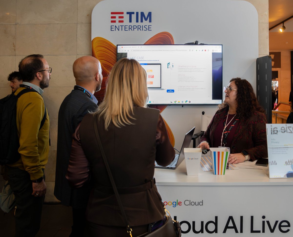 TIM_Enterprise's tweet image. ✅ Durante #CloudAILiveRoma, organizzato da @GoogleCloud_IT, abbiamo partecipato con Claudio Ricci, Responsabile Offerta IT &amp;amp; Cloud di #TIMEnterprise, al panel “Oltre la guida: OCTO e il Machine Learning che svela gli stili al volante”, insieme a Marco Romanoni, Head of AI and…