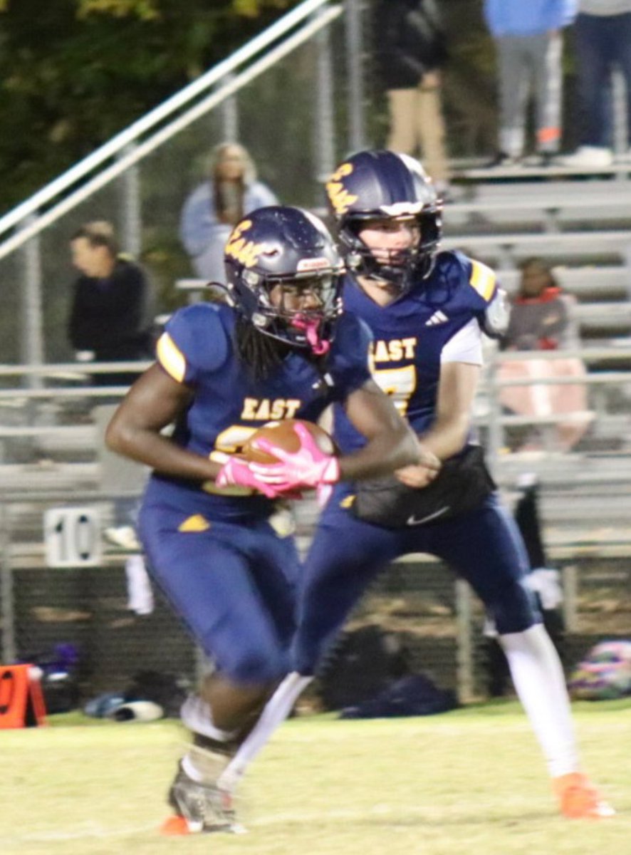 d1tylerwillis's tweet photo. 240 yards rushing 
3.1 avg
26.9 y/g 
1 touchdown https://t.co/PxT9JIO9IY