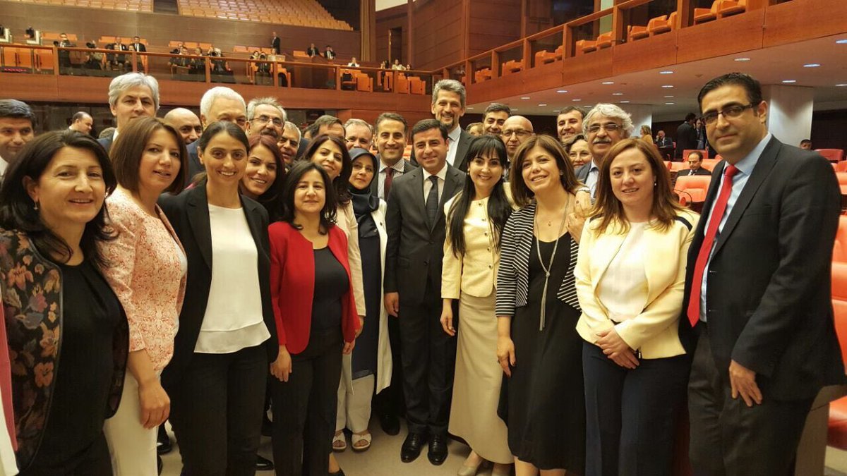 Îro 9’e mîn salvegera Darbeya Siyasî, ya ku di 4’ê Mijdara 2016 an de pêk hat, derbeya li dijî siyaseta demokratîk û îradeya gel bû. 
Ne hevalên me û ne jî gelê me li ber we çok nedan. Ne duh jî û ne jî îro
#4Kasım