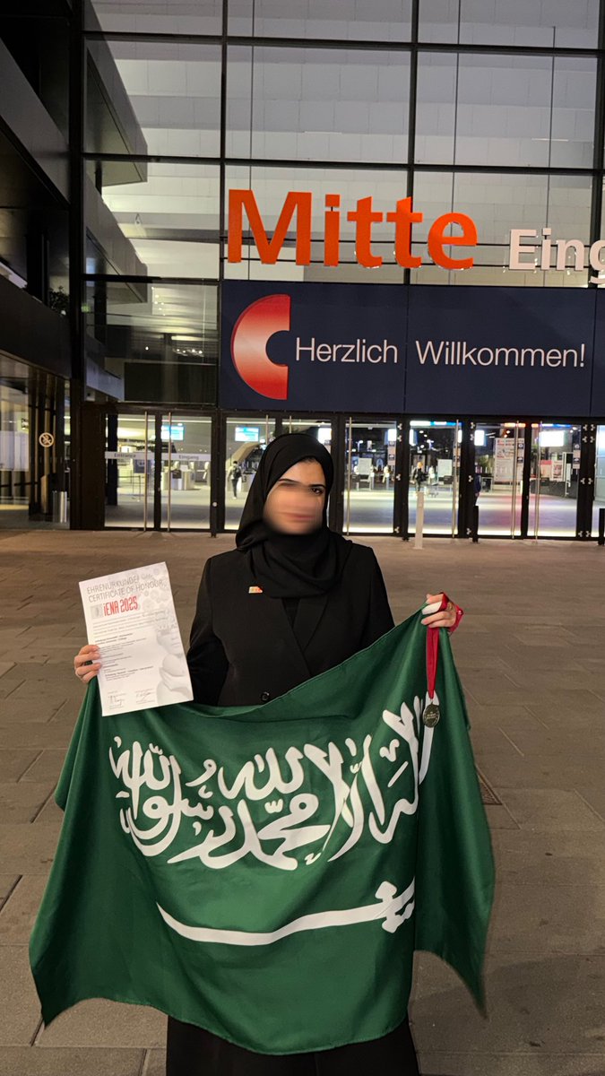 SKAljuaid's tweet photo. كان لي الشرف بتمثيل وطني في احد ابرز المعارض العالمية للابتكار iENA بالمانيا 🇩🇪🇸🇦

يمكن بدأت كفكرة، لكن الاصرار ما خلاها تمر مرور الكرام
بفضل الله، اليوم صارت انجاز نفتخر فيه
ساب يحقق الفوز في المانيا 🏅!!! https://t.co/gE9WU0mXLS