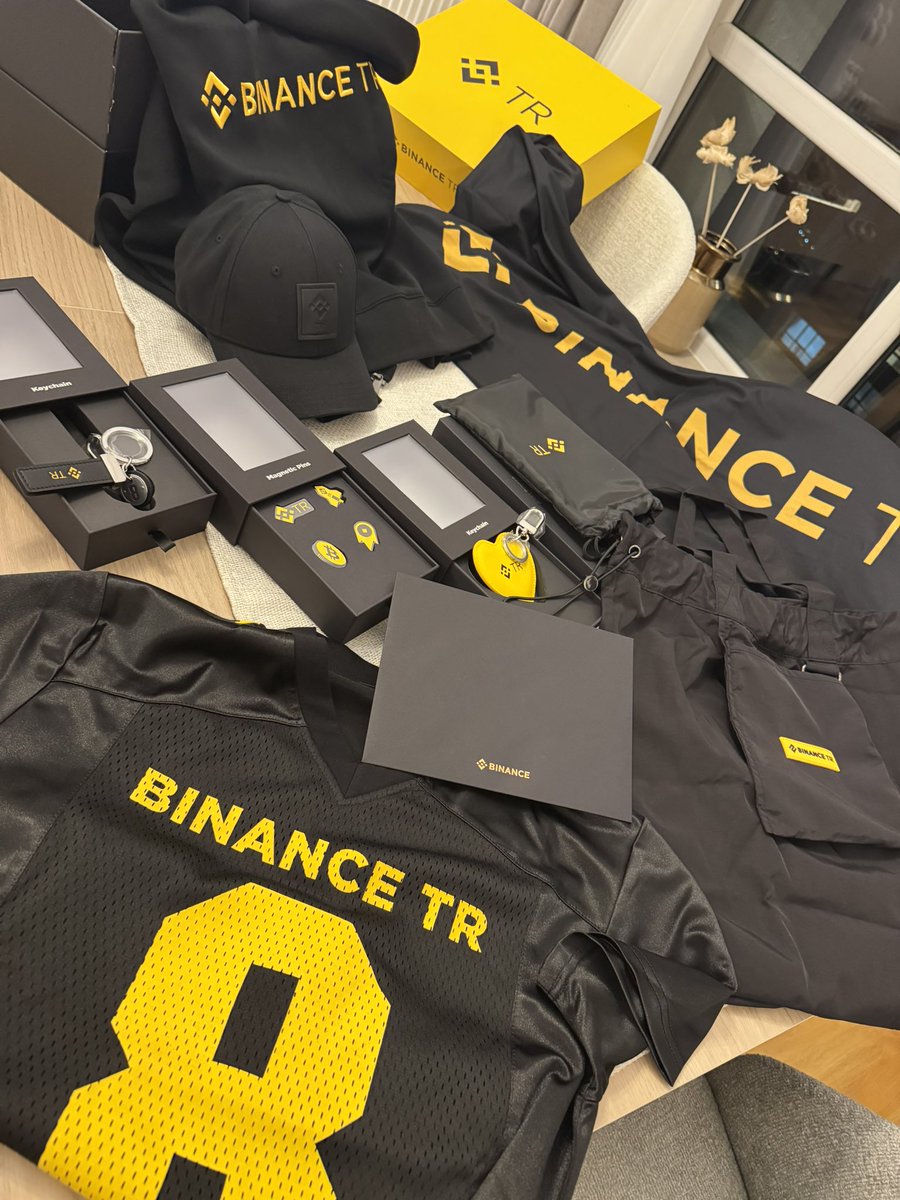 Teşekkürler #BinanceTR <a href="/BinanceTR/">Binance TR</a> 
Mükemmel hediyeler gerçekten 💛🖤
Kalite hediyelere de yansımış 🫡