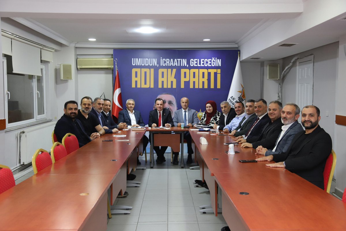 Kasım ayı AK Parti Esenyurt Grup Toplantımızı, İlçe Başkanımız Sayın Togay Çoban başkanlığında; İl Yönetim Kurulu Üyelerimiz Hüseyin Turan ve İlker Gürbüz ile Meclis Üyelerimizin katılımıyla gerçekleştirdik.