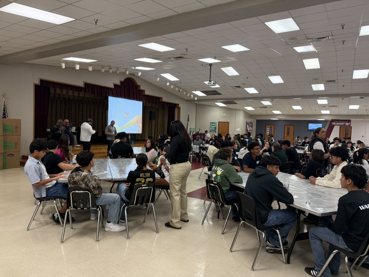 360 Athletics DREAM Academy with our SWISD Student Athletic Leaders and our SWISD Student Leaders from Fine Arts!