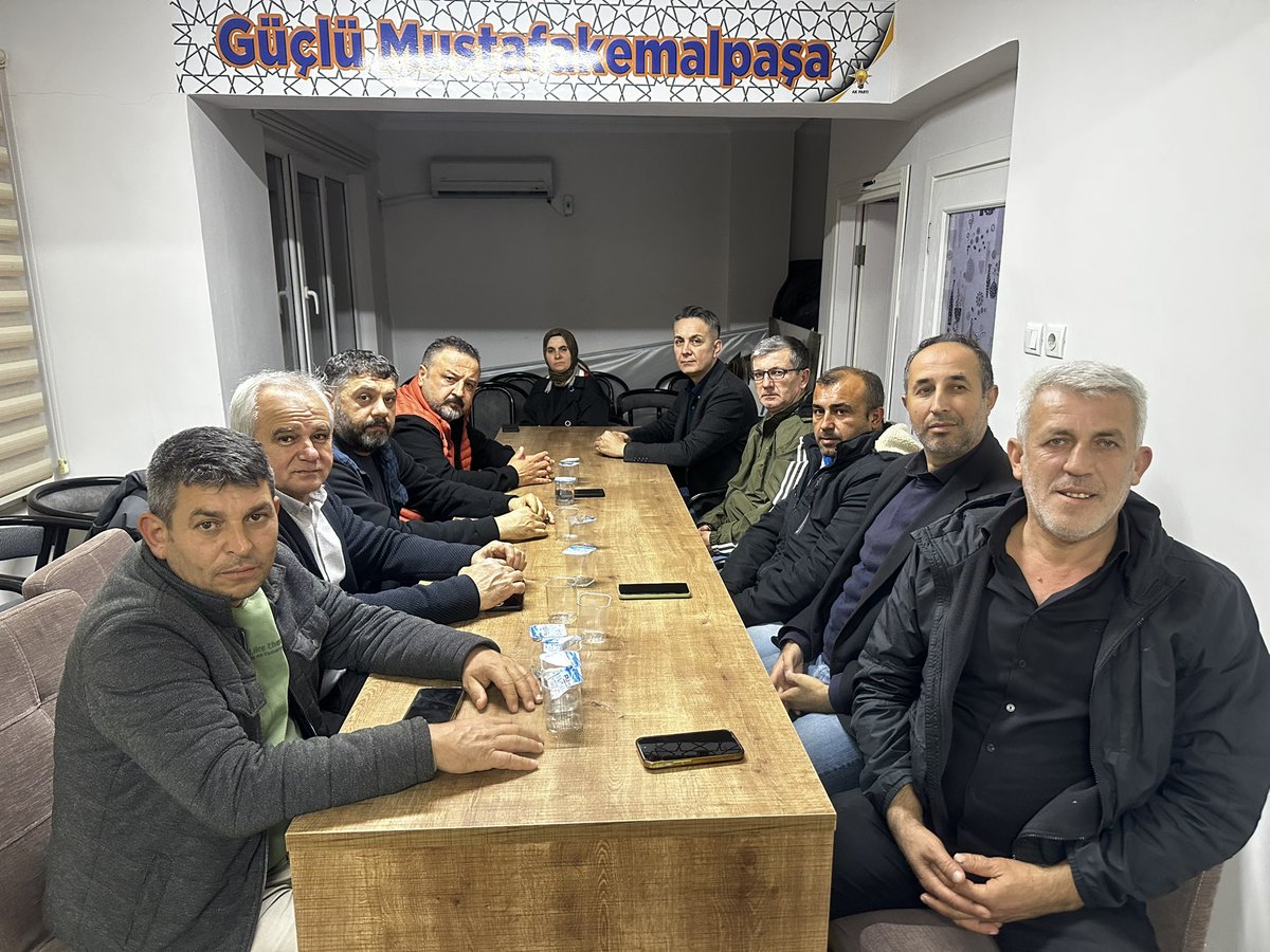 📌 İlçe Başkanımız Sn. Mutlu Turgut Başkanlığında, İlçe Koordinatörümüz Sn. Şaban Sönmez ve İlçe Yöneticilerimiz ile birlikte haftalık olağan yönetim kurulu toplantımızı gerçekleştirdik.

Aldığımız kararlar Mustafakemalpaşa’mıza hayırlı olsun.