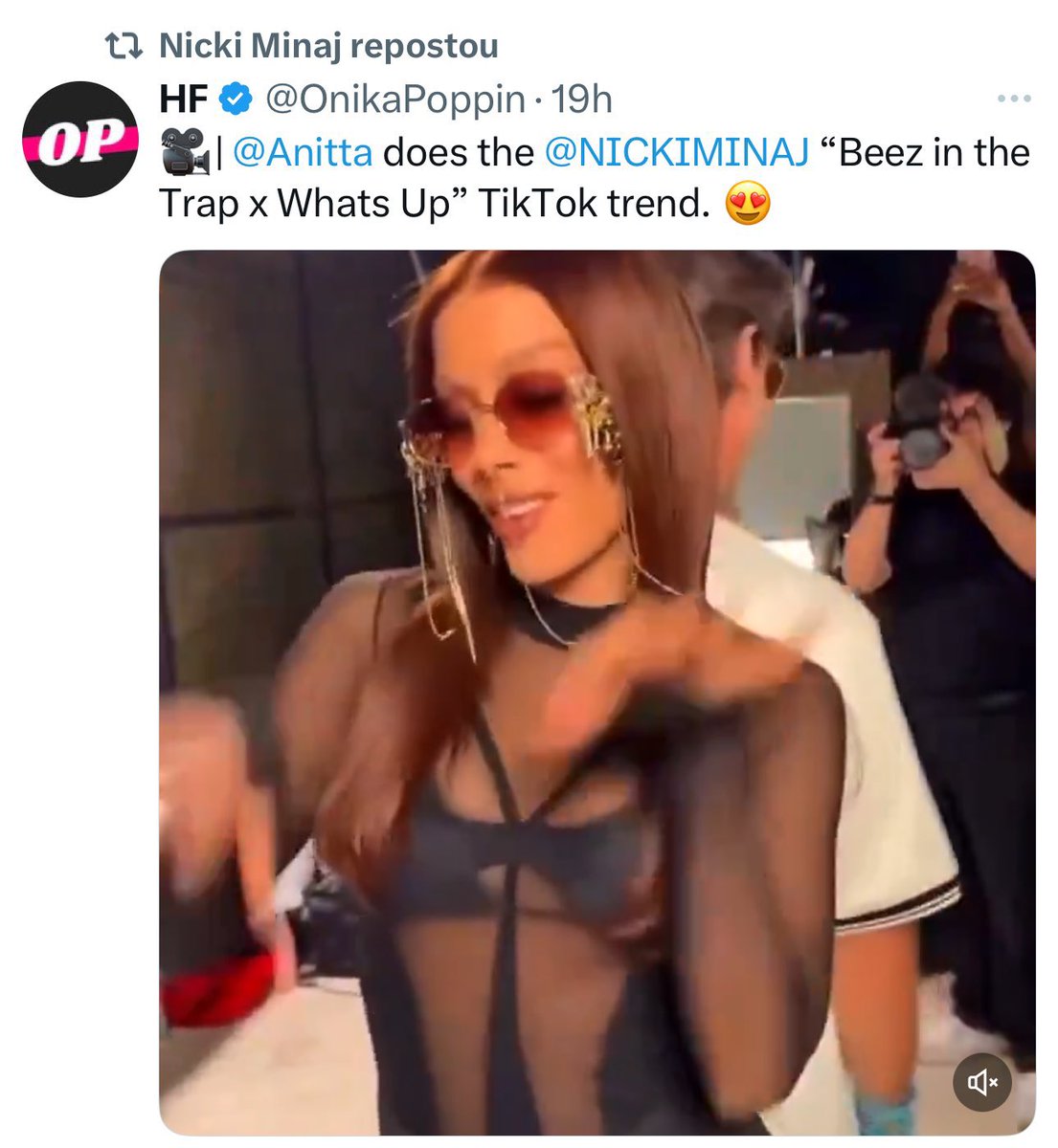 AcessoAnittaR's tweet image. 🚨 Nick Minaj deu RT no vídeo de Anitta fazendo a trend de &quot;Beez In The Trap&quot;.