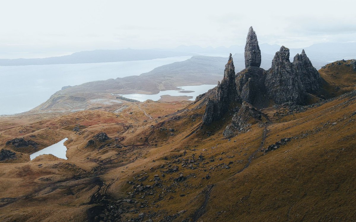 mnpousa's tweet photo. And here it is — probably my favorite landscape photo I’ve ever taken.
I’m not really sure why, but there’s something about it that gets me every time.
It’s been my wallpaper for months now.

The Old Man of Storr, Isle of Skye.
A place that looks straight out of another planet. https://t.co/JIgZC7P7Bm