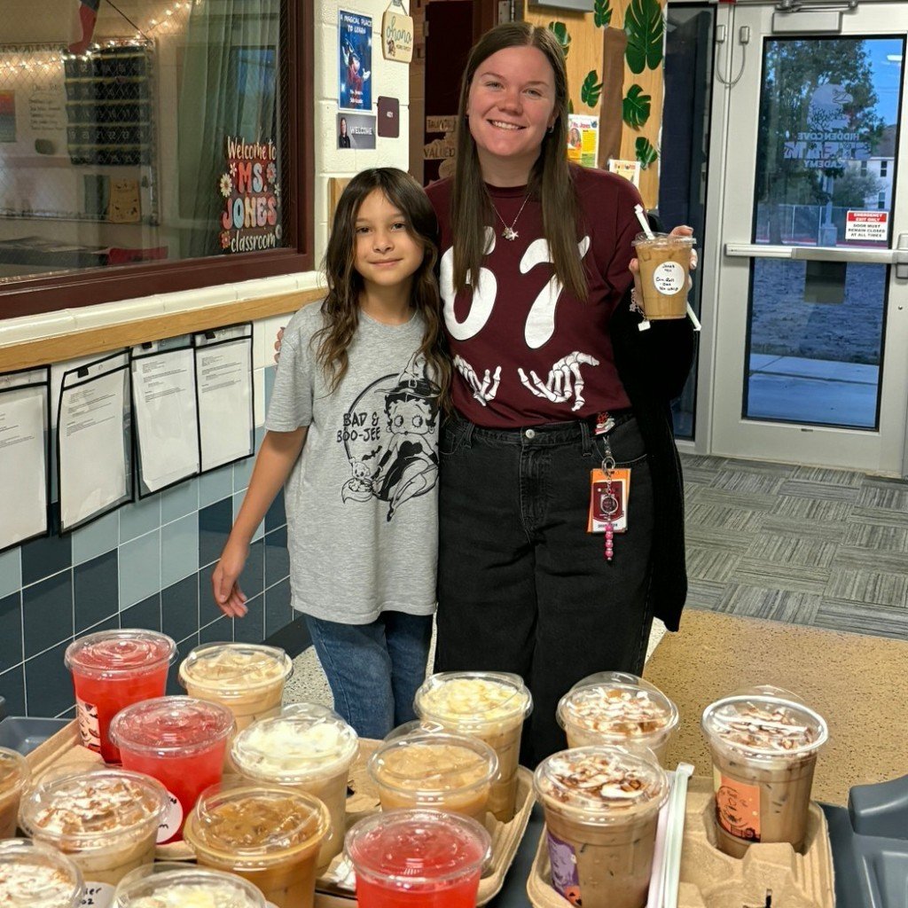 swisd_hcsa's tweet image. Thank you to our Student Council students for our special teacher treat! Teachers were all smiles!#SWISDHEROS #RootedHiddenCove #RootedSWISD
