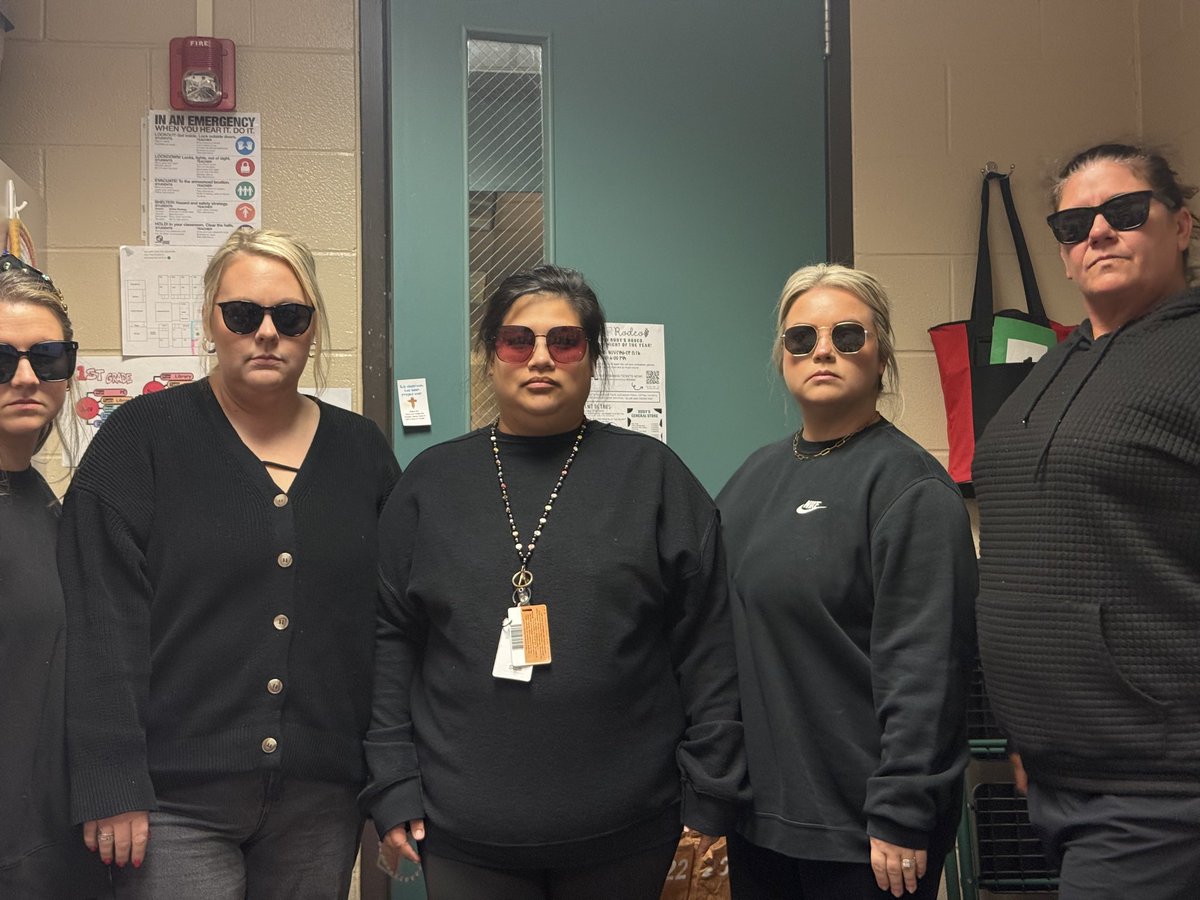 The women in black. 🕶️🕶️🕶️ #futuremustangsweek <a href="/HumbleISD_KHS/">Kingwood High School</a>