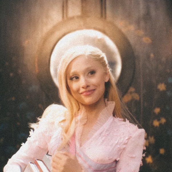imperfctforu's tweet photo. #weloveyouari reply with your fave pics of ariana during wicked or any picture !!! https://t.co/kXp8xIh9Wt