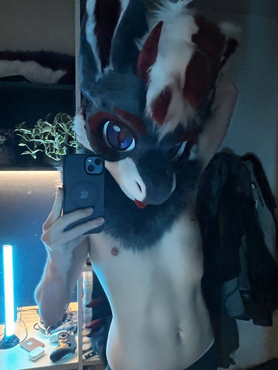 AvroDerg's tweet image. What is it? Derg got your tongue? 😏~