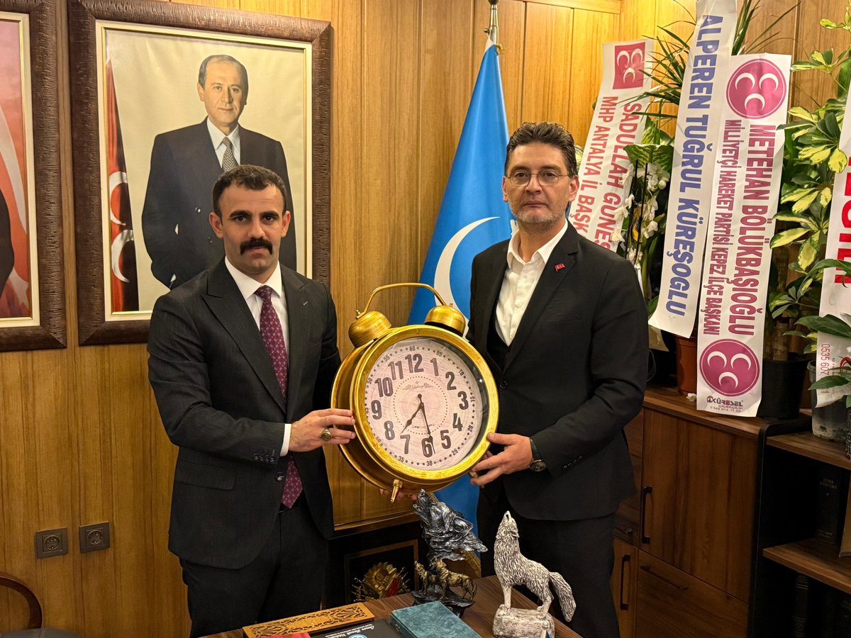 Geçmiş Dönem MHP Korkuteli Belediye Başkanı Ömer Niyazi İşlek, Ülkü Ocakları Antalya İl Başkanımız Sayın Ömer Faruk Yıldırım'ı Ocağımızda ziyaret etti. Nazik ziyaretleri ve hediyeleri için teşekkür ederiz.