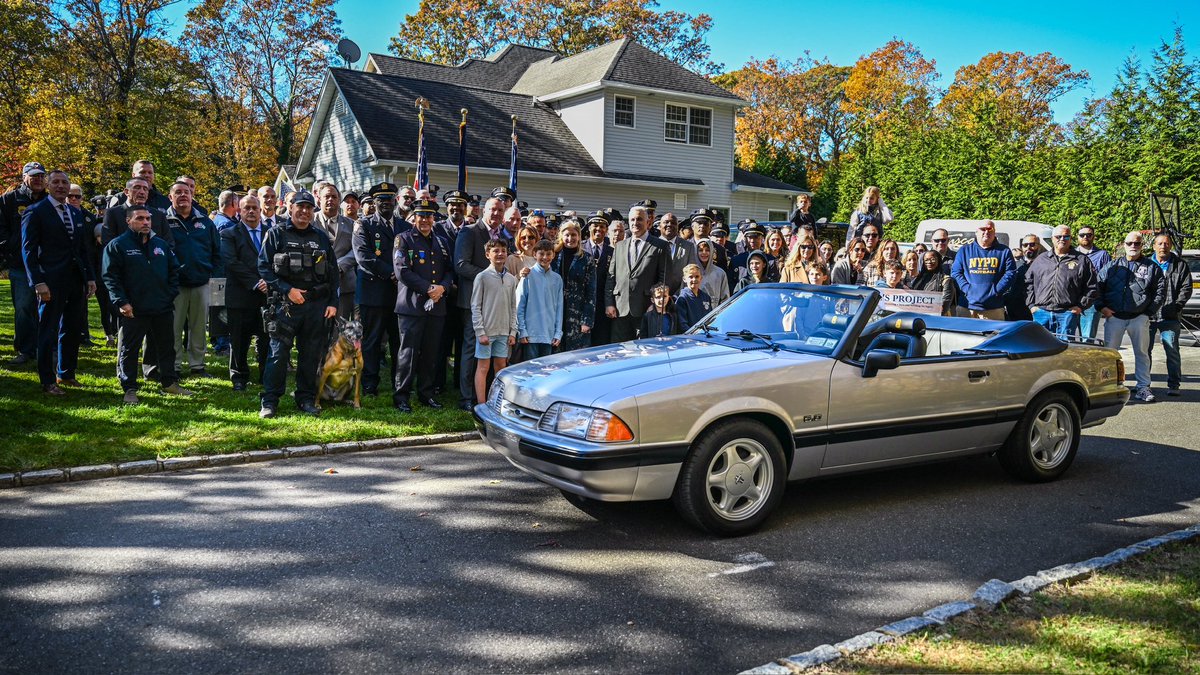 NYPDPC's tweet image. Nine years ago today, Sergeant Paul Tuozzolo was ruthlessly murdered in the line of duty.

Over the years, we’ve honored Paul in so many ways, but today is unique because we get to bring a little part of Paul home to his family.

Paul loved to restore old cars, and thanks to the…