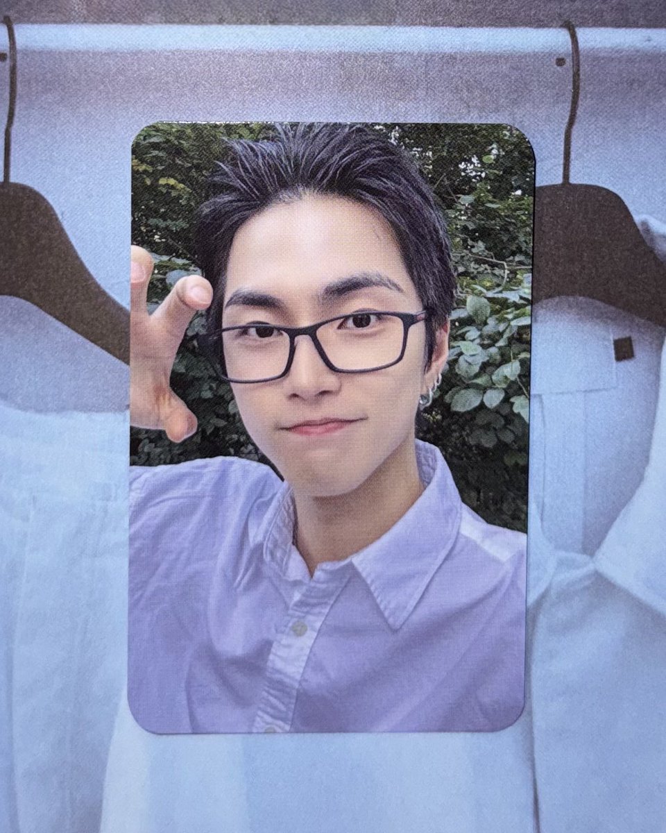 the artist            vs.         the photocard