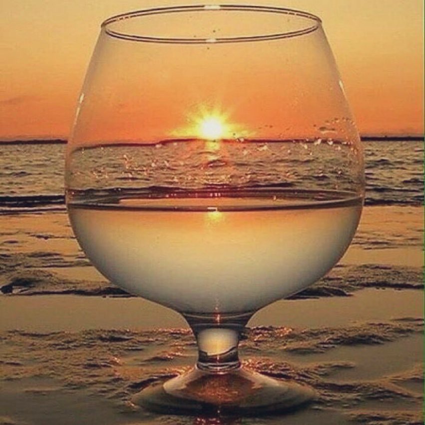 #كلمه_احبك_لمين_تقولها
•
•
•
•
•🎵🎶

"لا تقل "أحبك" 
ربما يسمعها الكثير .. 

افعل ما يمليه عليك حبك ..
فالمشاعر أفعال تكتب بلا كلمات !!
وعيون تقرأ بلا حروف !!
وقلب يتكلم بلا  لسان !!
المشاعر لغة لا يعرفها إلا .. المحبون ..🎵