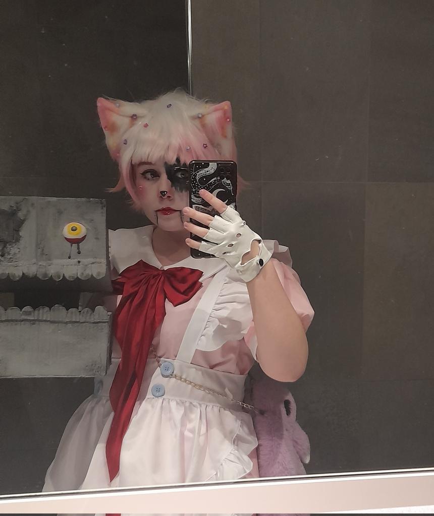 berry_bugs's tweet image. More cosplay photo dump