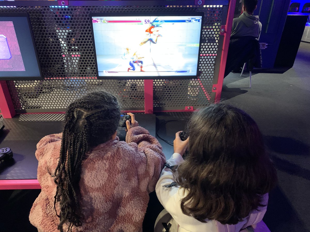 HighTreesCDT's tweet image. Throwback to October half-term at Tulse Hill Adventure Playground! ✨ Our children and young people had an amazing time last week trying out the exciting new swing, exploring the Science Museum, dancing at a roller disco and so much more... 🤩

#AdventurePlay #HalfTerm