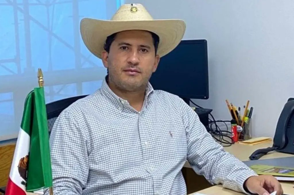 Antes sorprendía cuando un político descuidaba su deber; ahora sorprende cuando un político lo cumple, como #CarlosManzo, que solo hizo su trabajo. Era independiente, y no servía a intereses de ningún grupo político o criminal, sino a los ciudadanos, y por eso lo mataron. QEPD